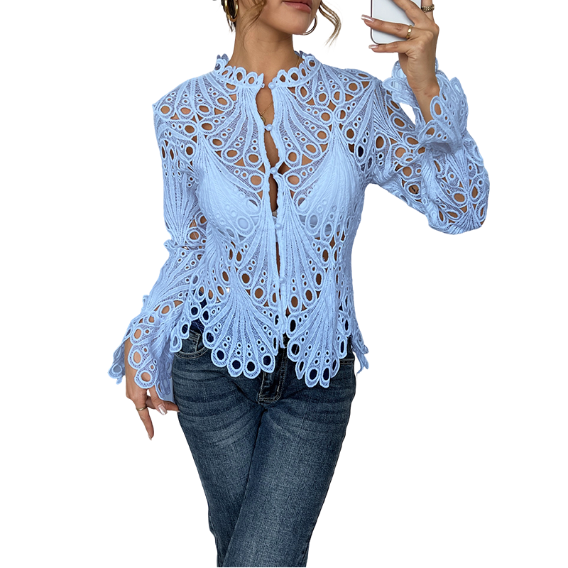 Elegante Bluse mit Ajour-Spitze und Trompetenärmeln