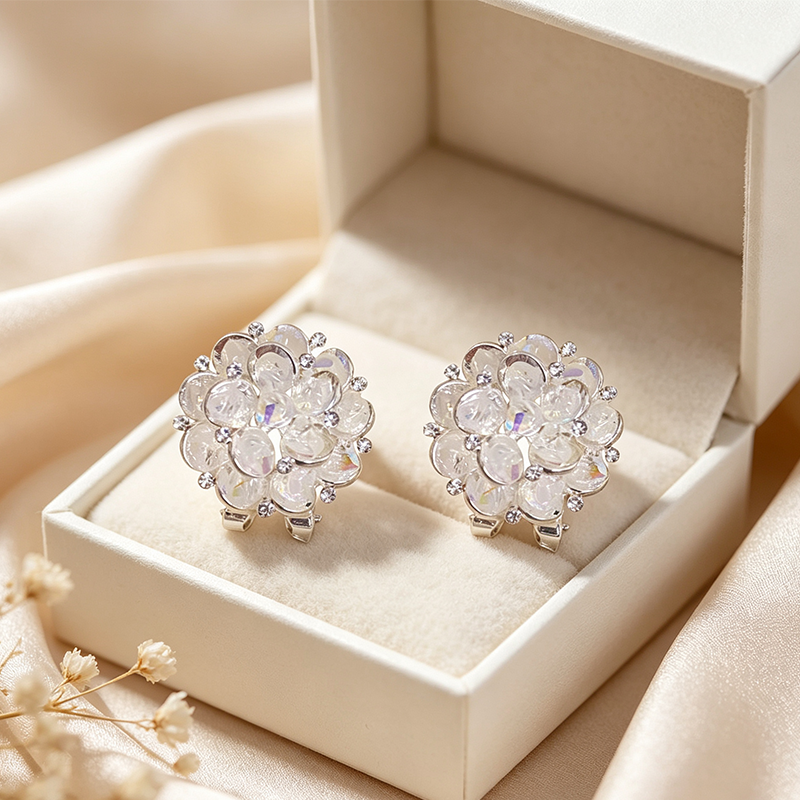 🌸💎 50% RABATT! Elegante Funkelnde Blumen-Ohrstecker – Zirkonia-Besatz, nickelfrei & zeitlos – Perfekt für Hochzeit, Abend & Alltag ✨