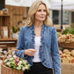 🔥 LIMITIERTE AKTION: -50% ✨ Damen-Jeansjacke mit Rüschen – leichter Luxus-Look für jeden Tag 💫