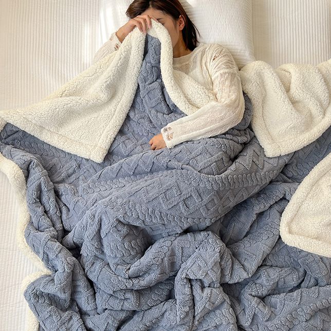 📢📢50% RABATT NU!! ❄️ Verdickte Imitat‑Kaschmir Wurfdecke — Super weiche warme Kuscheldecke für Sofa, Bett, Büro und Reisen ☁️🛋️