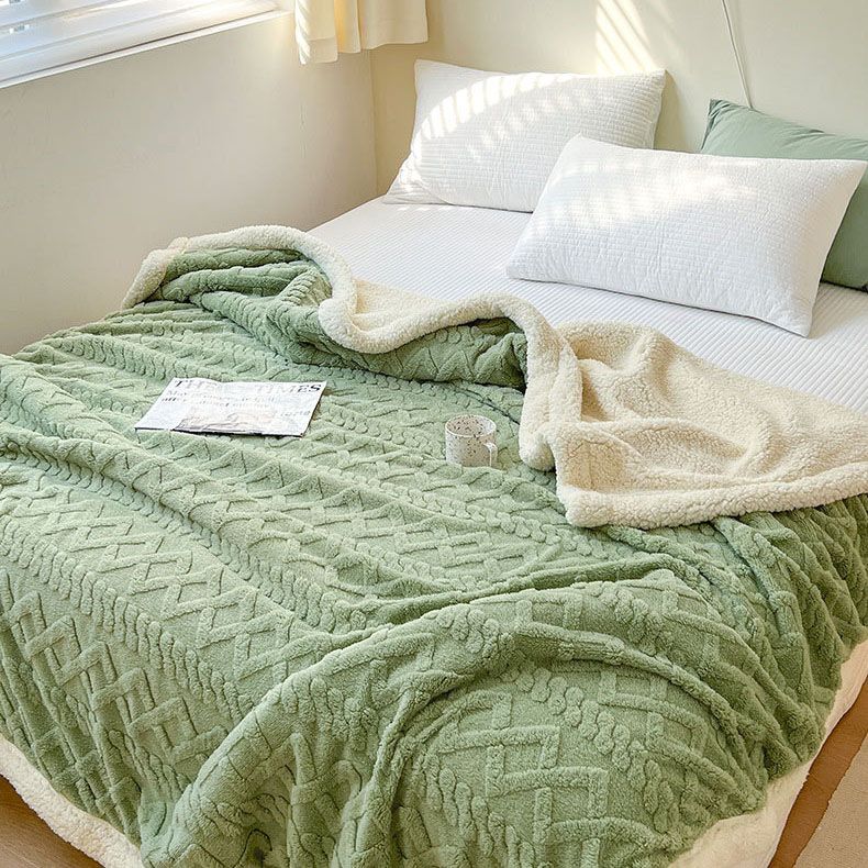 📢📢50% RABATT NU!! ❄️ Verdickte Imitat‑Kaschmir Wurfdecke — Super weiche warme Kuscheldecke für Sofa, Bett, Büro und Reisen ☁️🛋️