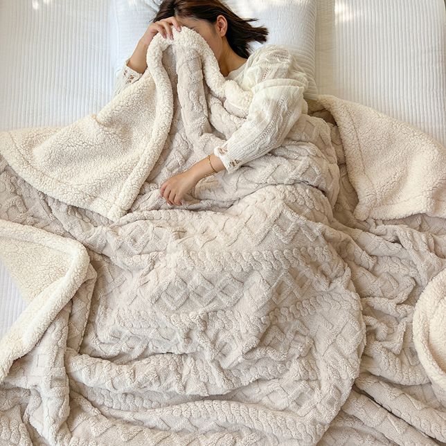 📢📢50% RABATT NU!! ❄️ Verdickte Imitat‑Kaschmir Wurfdecke — Super weiche warme Kuscheldecke für Sofa, Bett, Büro und Reisen ☁️🛋️