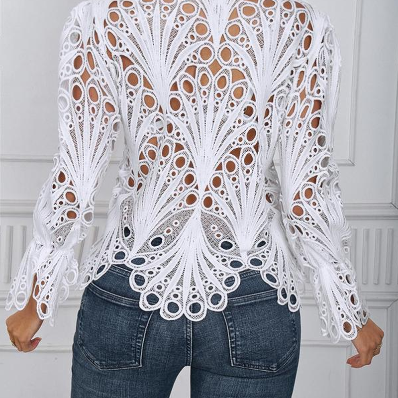 Elegante Bluse mit Ajour-Spitze und Trompetenärmeln