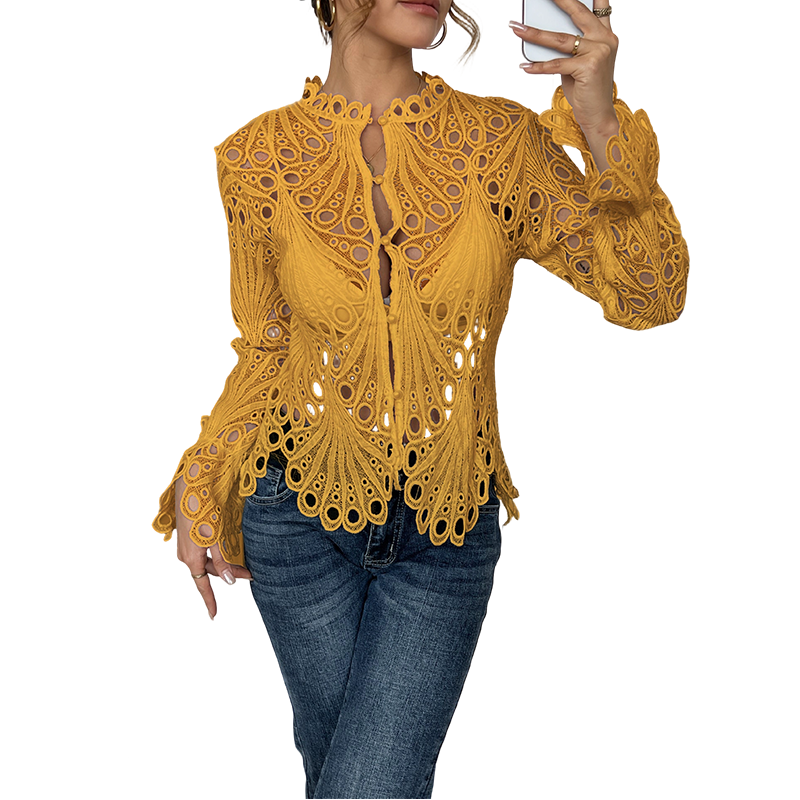 Elegante Bluse mit Ajour-Spitze und Trompetenärmeln