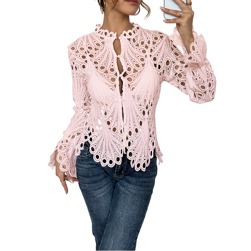 Elegante Bluse mit Ajour-Spitze und Trompetenärmeln
