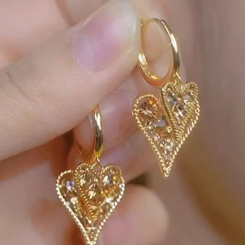 👂💎 50% RABATT! Elegante funkelnde Herz-Hoop-Ohrringe – Zarter Glamour mit romantischem Twist für jeden Anlass ✨