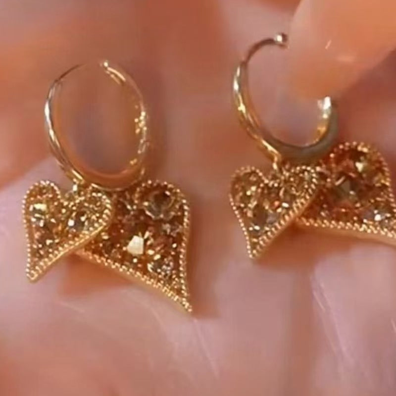 👂💎 50% RABATT! Elegante funkelnde Herz-Hoop-Ohrringe – Zarter Glamour mit romantischem Twist für jeden Anlass ✨