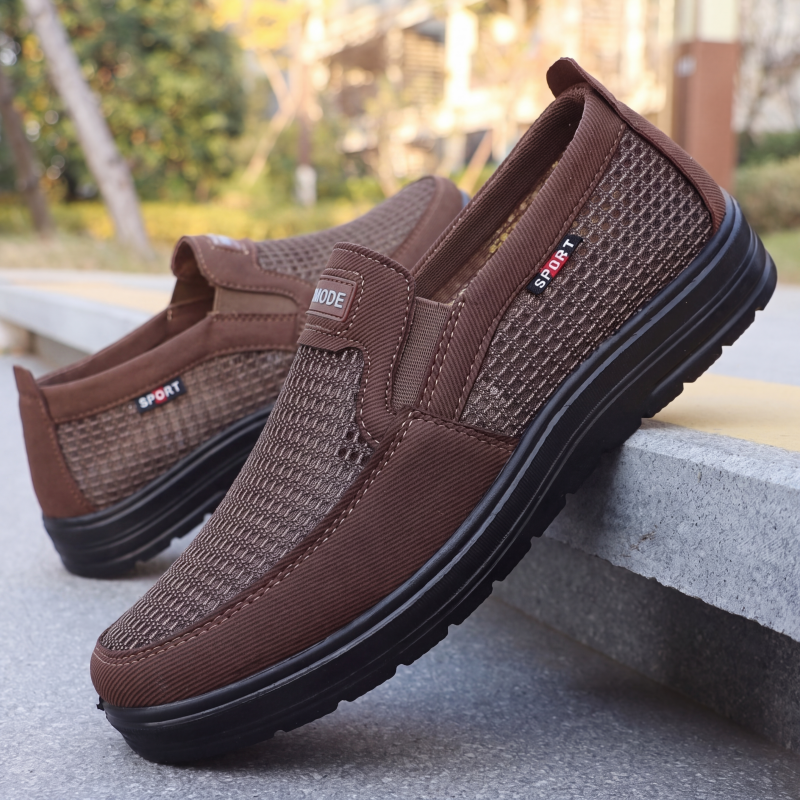 Atmungsaktive Slip-On-Schuhe für Herren aus Mesh